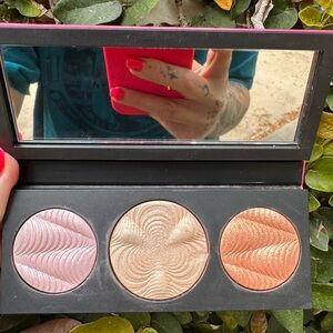 ‘Step Bright Up’ Shimmering Trio Highlighter Palette MAC
